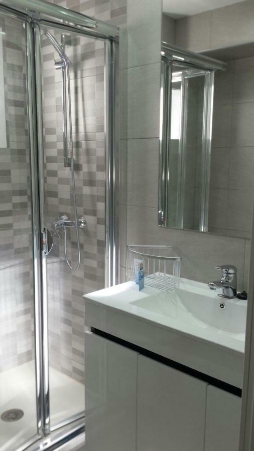 Apartamentos La Vaguada Suites Мадрид Екстер'єр фото